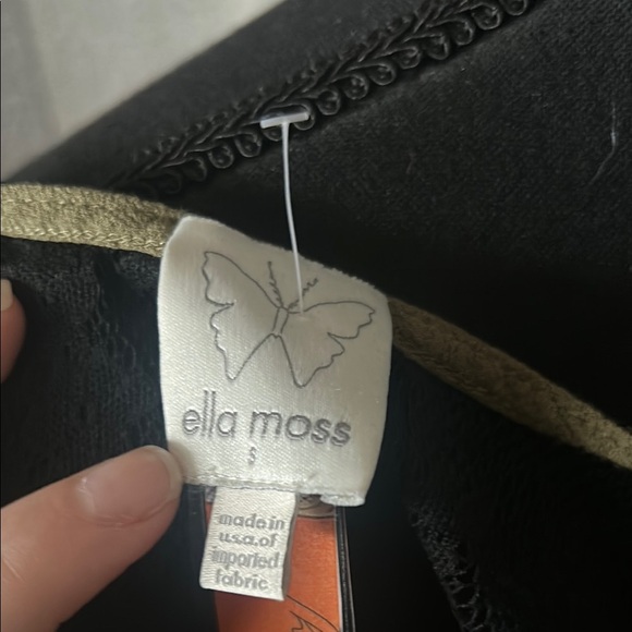 Ella Moss Green Camisole with Textured Fabric - Picture 2 of 4